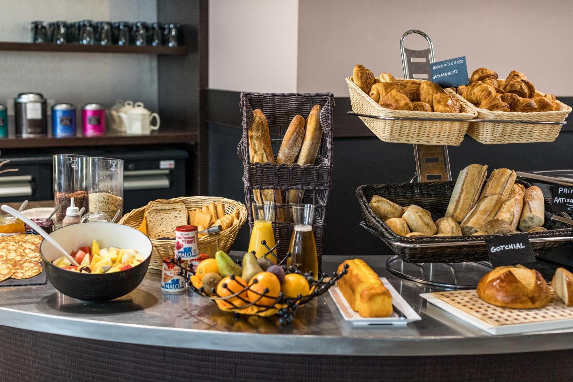 Hotel-Restaurant Le Victoria Ρεν Εξωτερικό φωτογραφία