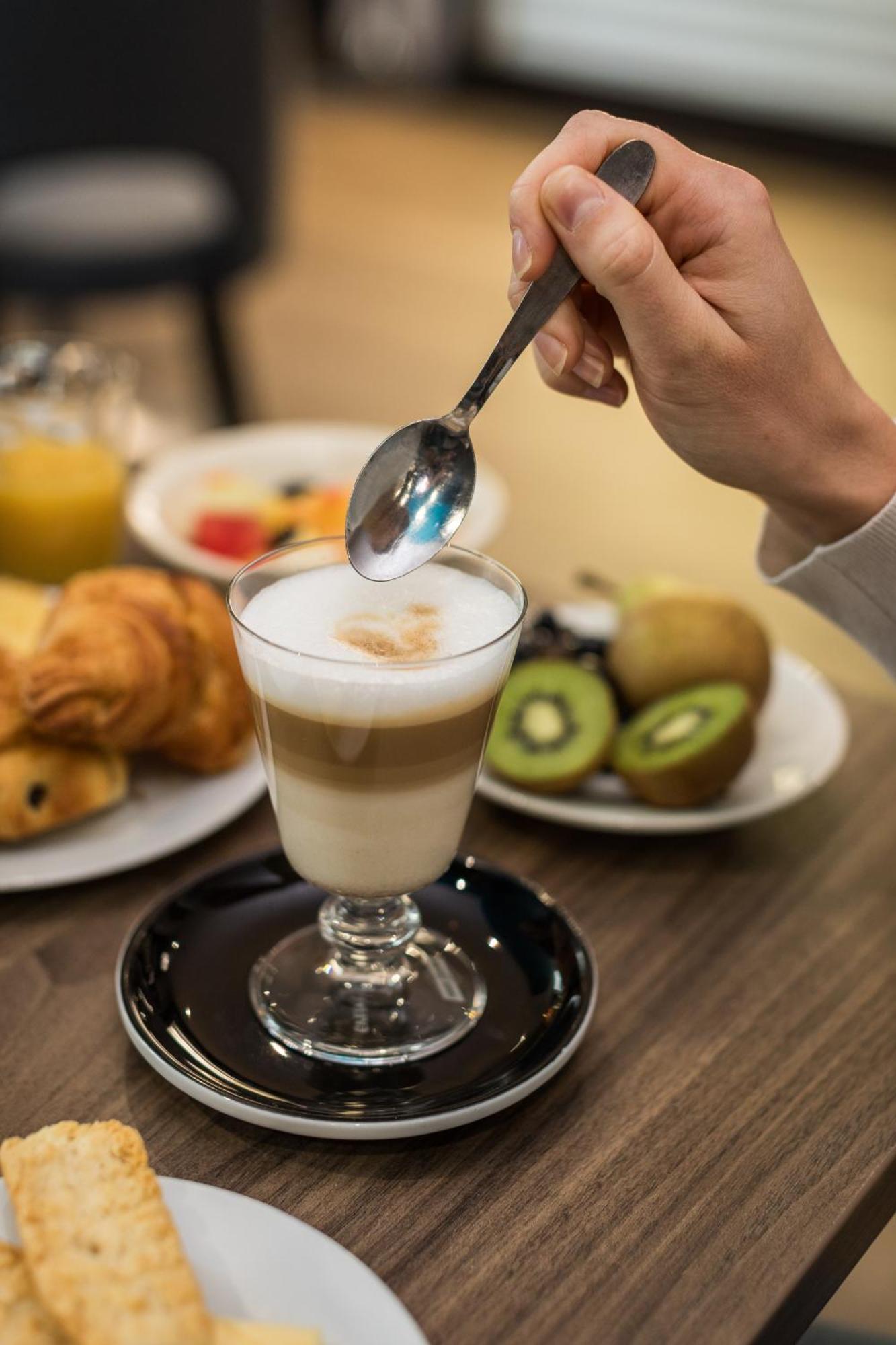 Hotel-Restaurant Le Victoria Ρεν Εξωτερικό φωτογραφία